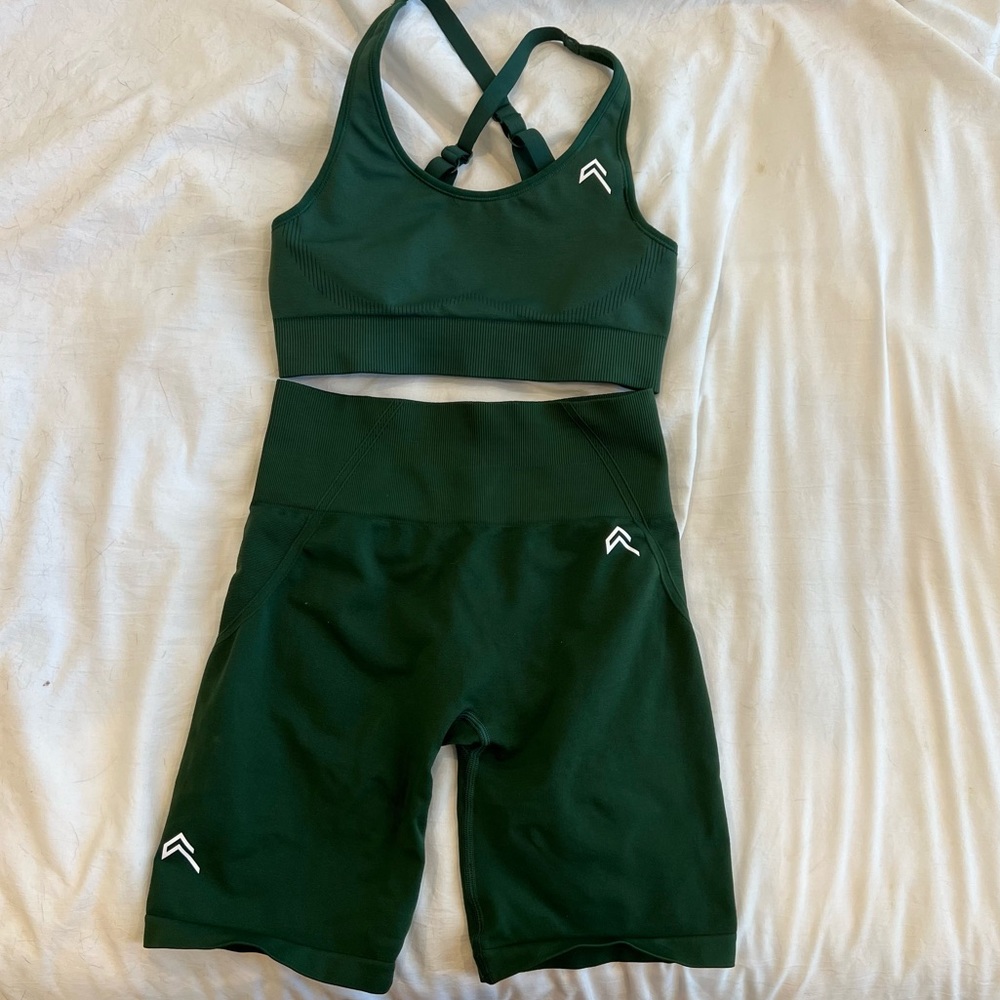 SOLD- Oner Active Effortless Set in Evergreen